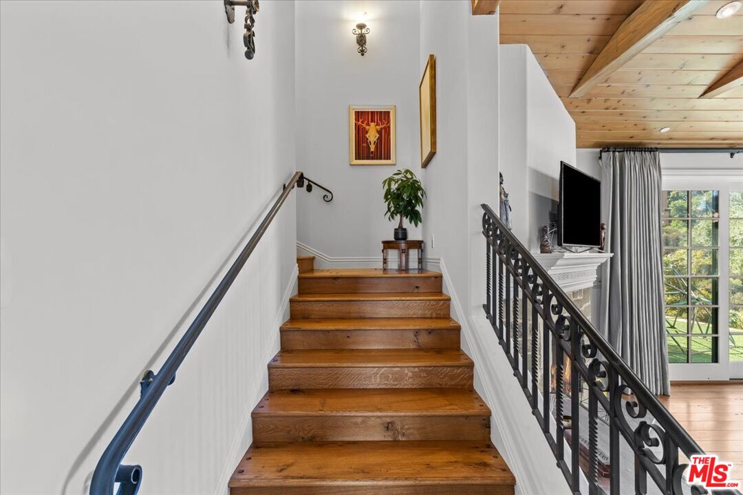 2373 Tuna Canyon Road Topanga, CA 90290 - Photo 20 of 54 a view of entryway and hall with wooden floor