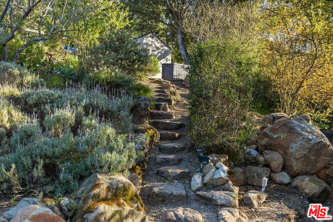 2373 Tuna Canyon Road Topanga, CA 90290 - Photo 43 of 54