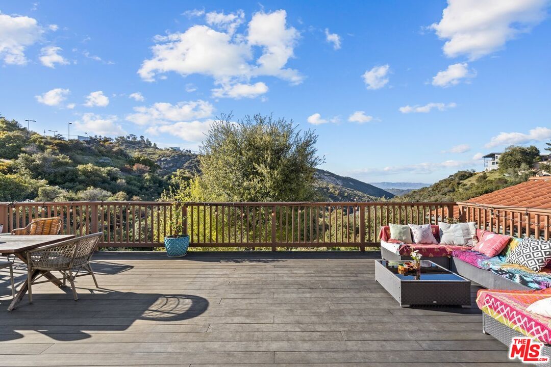 2373 Tuna Canyon Road Topanga, CA 90290 - Photo 10 of 54