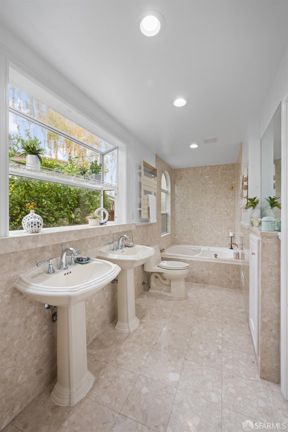 4572 Ross Gate Way Pleasanton, CA 94566 - Photo 33 of 58 a bathroom with a sink toilet and a bathtub