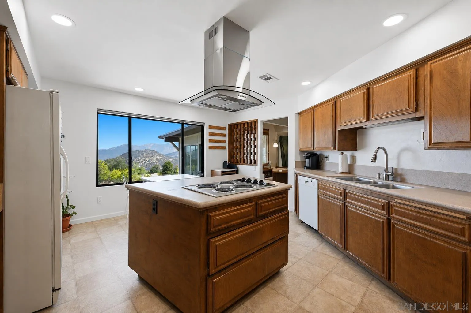 133 La Cresta Heights Road El Cajon, CA 92021 - Photo 11 of 30