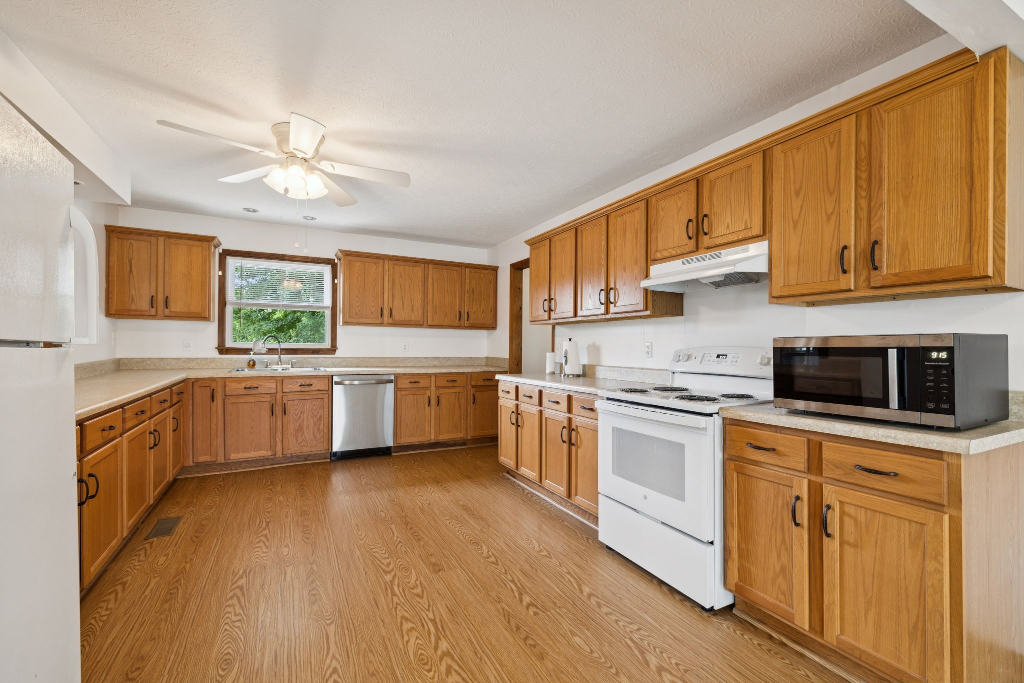 115 White Road Portland, TN 37148 - Photo 18 of 44 a kitchen with a stove a sink and a refrigerator