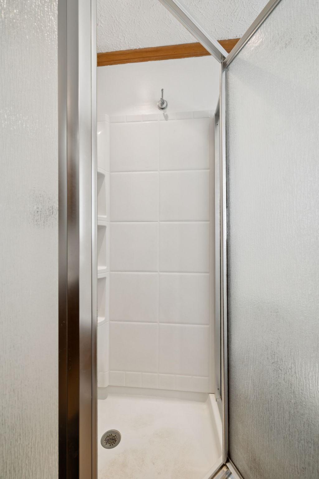115 White Road Portland, TN 37148 - Photo 33 of 44 a bathroom with a shower