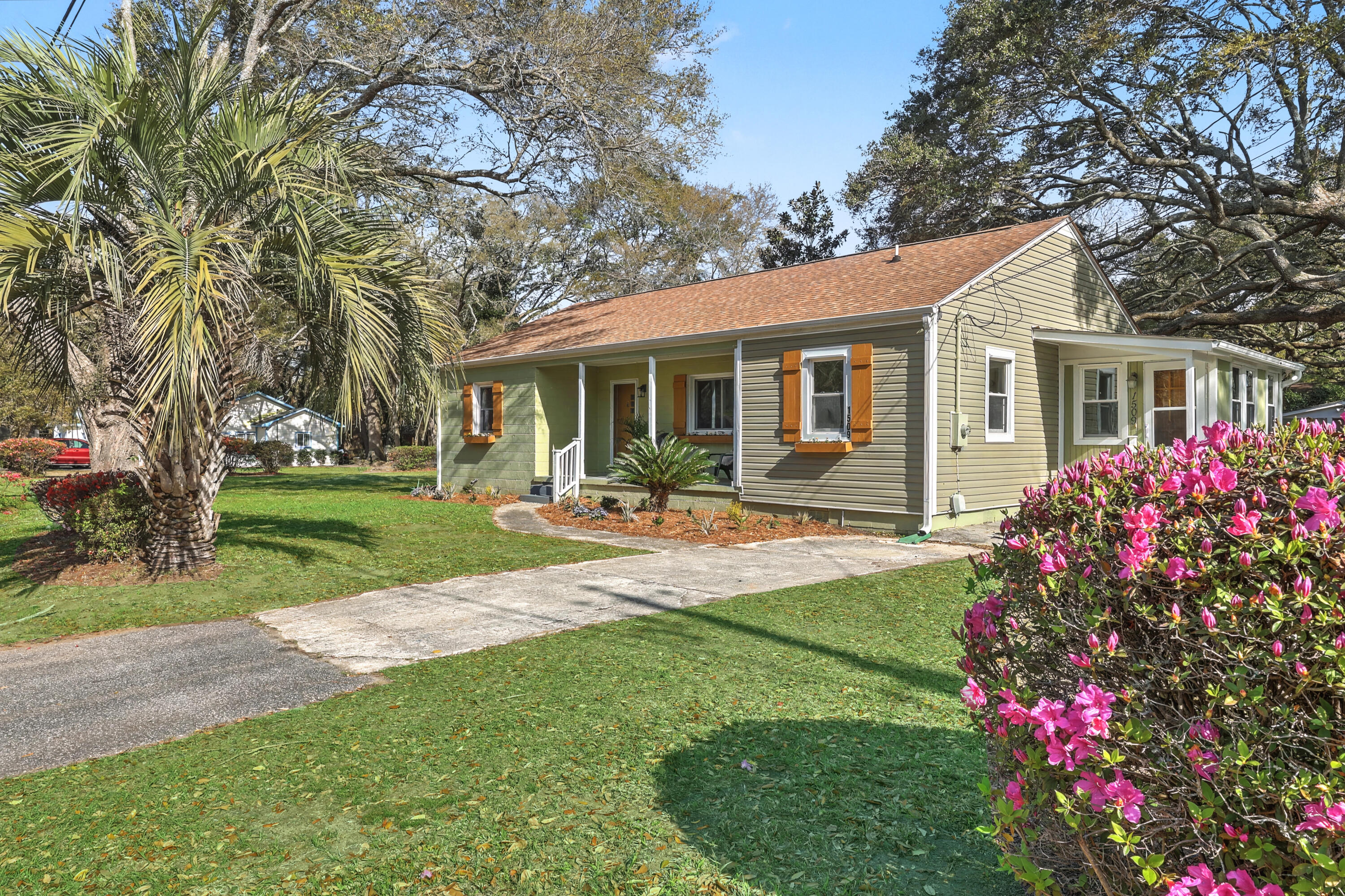 1509 Rainbow Road Charleston, SC 29412 - Photo 1 of 36 Gallery Image 1