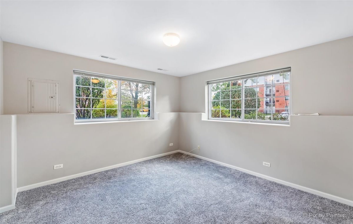 172 East River Road, Unit L Des Plaines, IL 60016 - Photo 25 of 27 an empty room with windows
