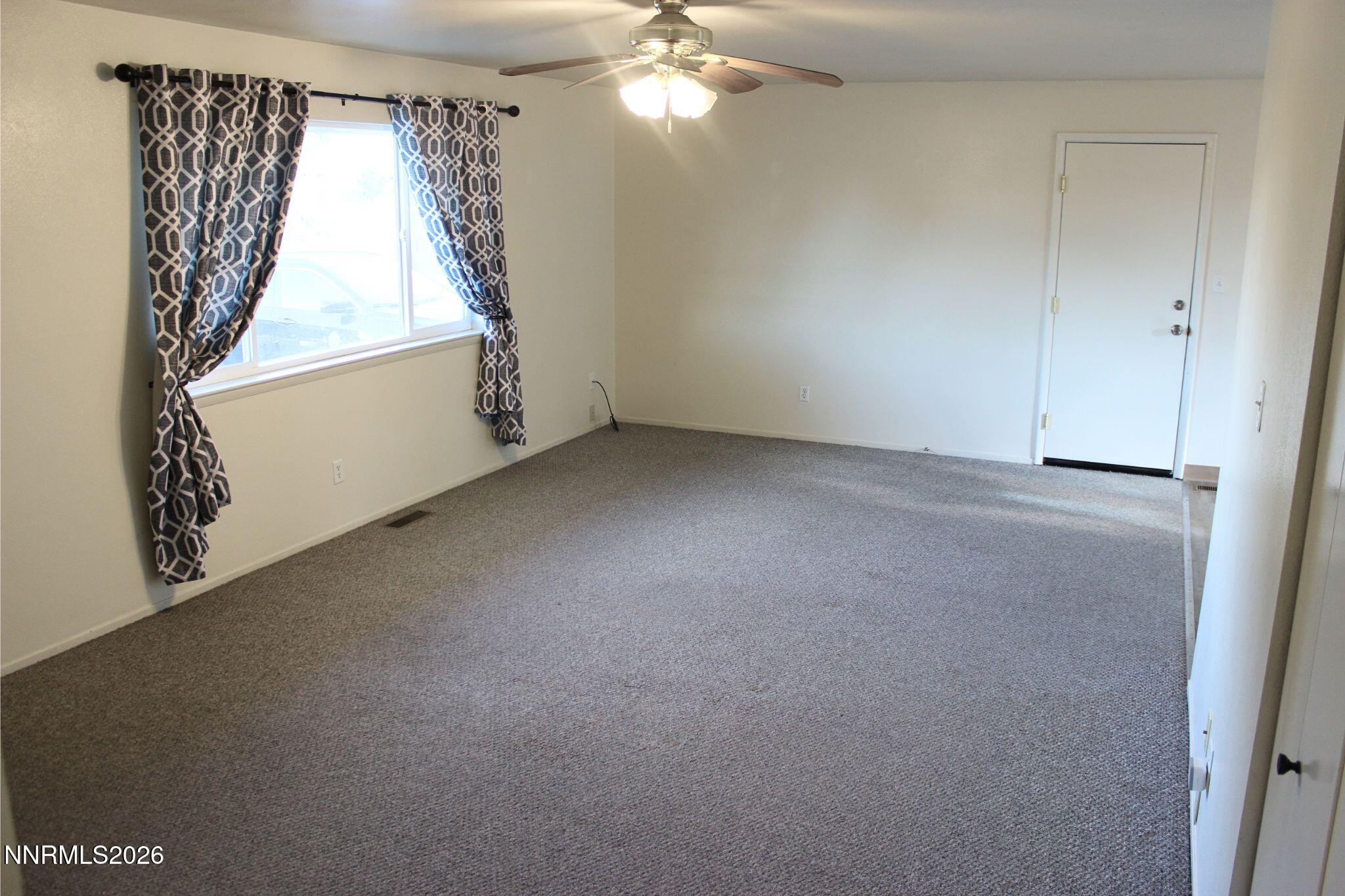 831 Sunset Drive Fallon, NV 89406 - Photo 2 of 12 Living Room