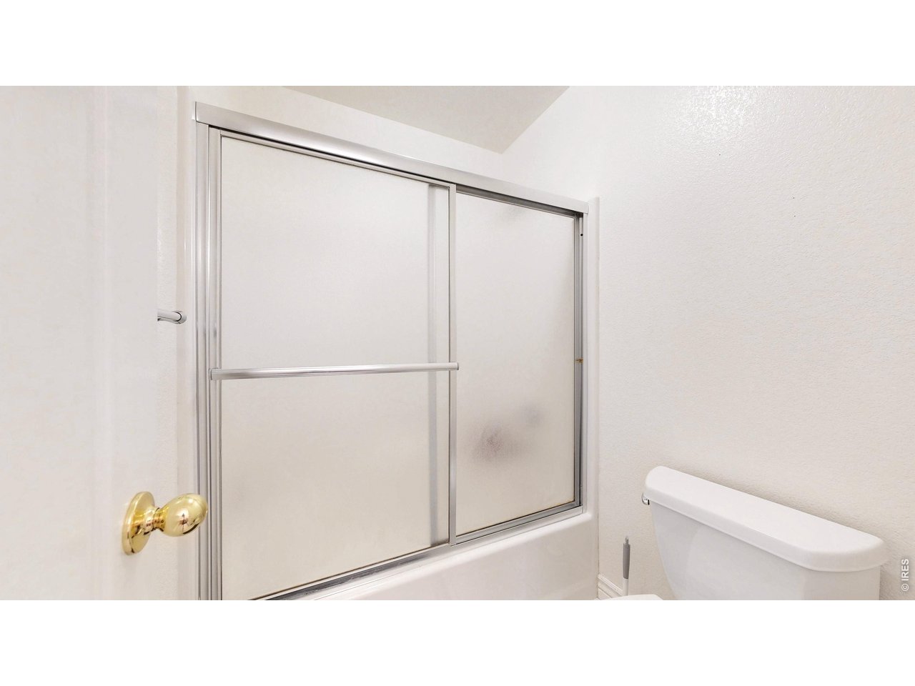 1901 74th Avenue Greeley, CO 80634 - Photo 21 of 50 Jack & Jill Bathroom - Upper Level