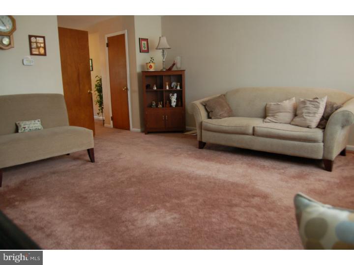 1645 Powell Road Brookhaven, PA 19015 - Photo 3 of 20 Living Room