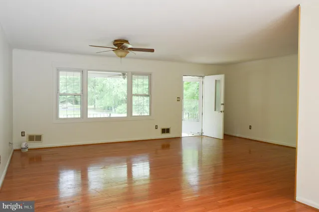 $364,900 | 8814 Lafayette Drive, Owings, MD 20736