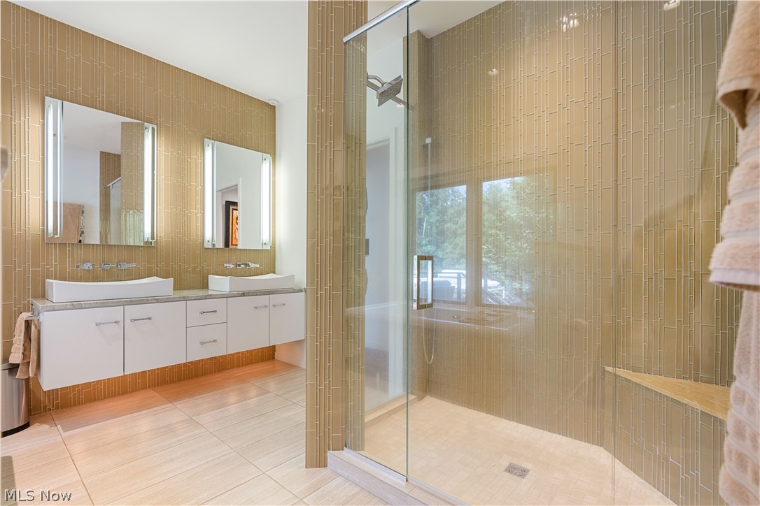 1847 Devonshire Road Northwest Canton, OH 44708 - Photo 25 of 50 Full glass shower in owners ensuite