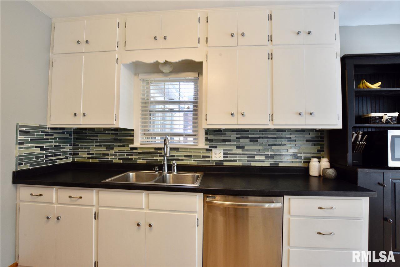 714 Springfield Road East Peoria, IL 61611 - Photo 11 of 36 Gallery Image 11