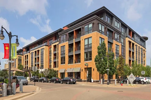 $399,900 | 4730 Park Commons Drive, Unit 204, St. Louis Park, MN 55416