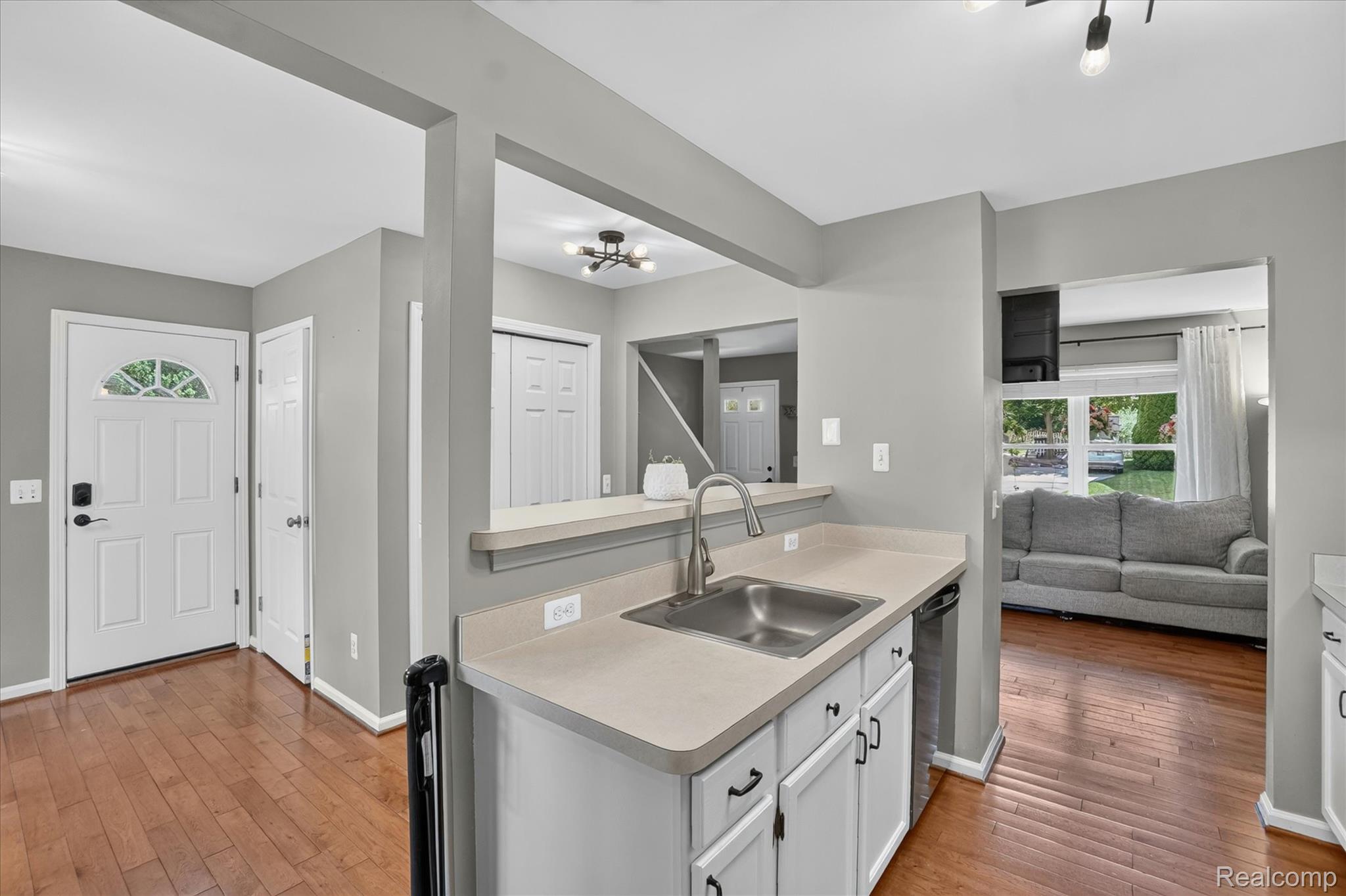 452 Waverly Lane Howell, MI 48843 - Photo 13 of 39 16-452-Waverly-Ln-Howell-WindowStill.jpg