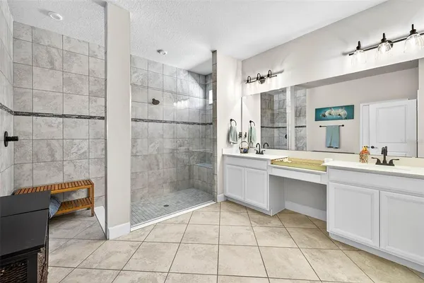 $725,000 | 11761 Lake Lucaya Drive, Riverview, FL 33579