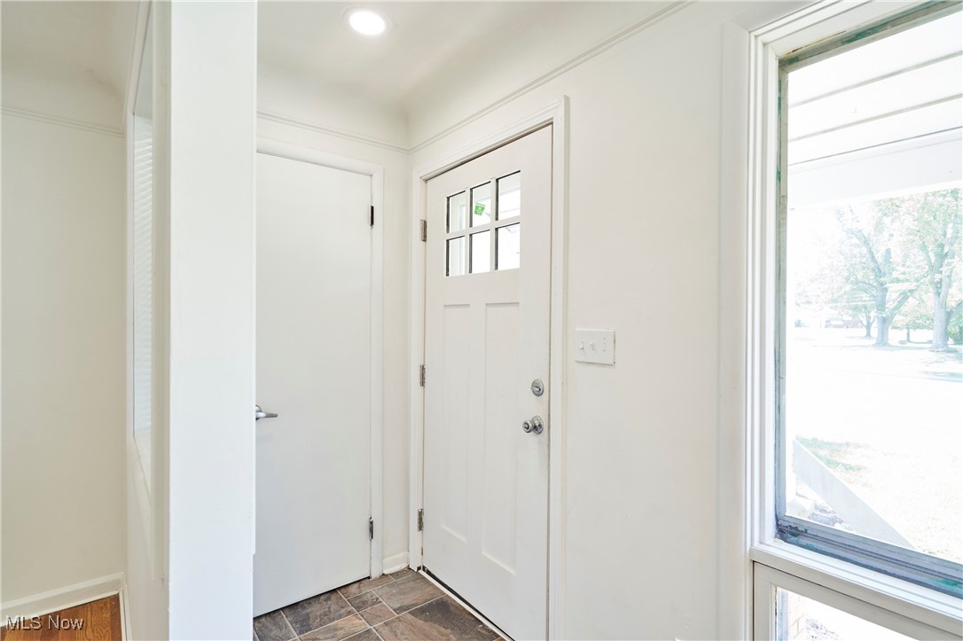 4037 Suffolk Road Cleveland, OH 44121 - Photo 9 of 26 View of tiled entrance foyer