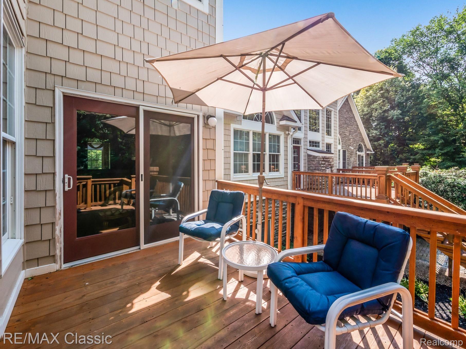 24936 Reeds Pointe Drive, Unit 43 Novi, MI 48374 - Photo 26 of 42 Wood Deck off Breakfast Nook