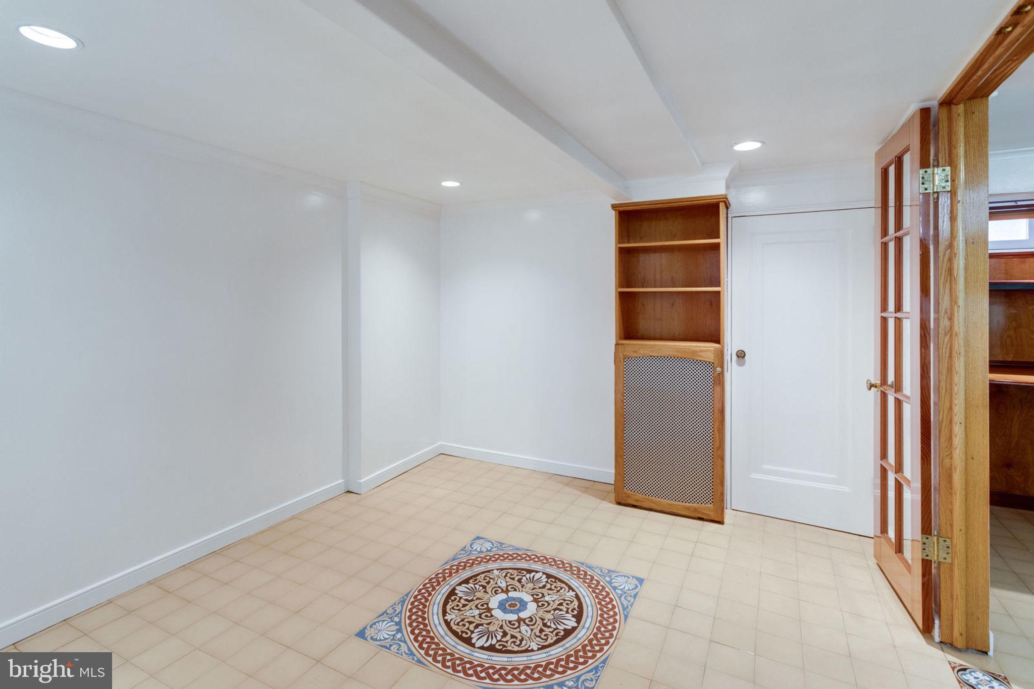 4452 Reservoir Road Northwest Washington, DC 20007 - Photo 22 of 33 Inlaw Suite - Living