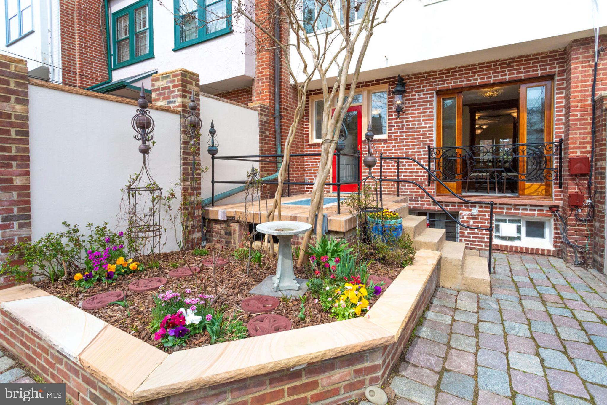 4452 Reservoir Road Northwest Washington, DC 20007 - Photo 25 of 33 Landscaping.