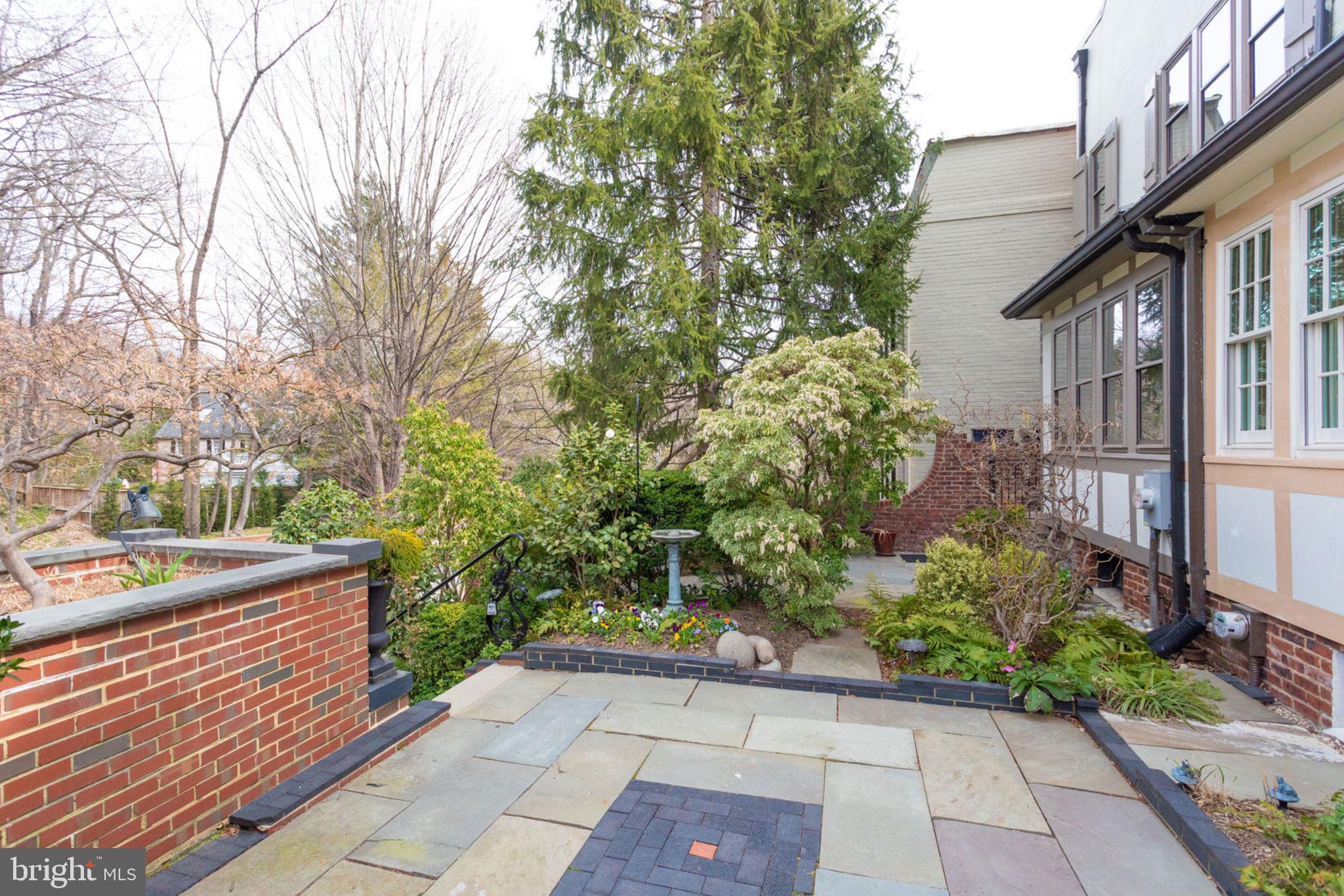4452 Reservoir Road Northwest Washington, DC 20007 - Photo 32 of 33 Courtyard - Front