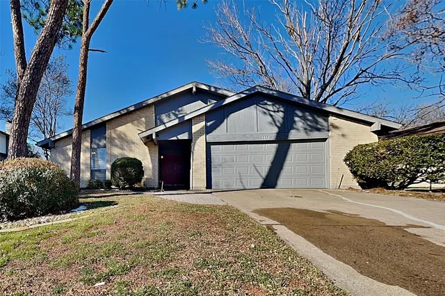 $2,295 | 1012 Via Valencia, Mesquite, TX 75150