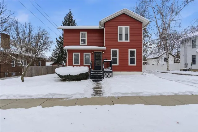 $314,900 | 119 North 2nd Street, Evansville, WI 53536