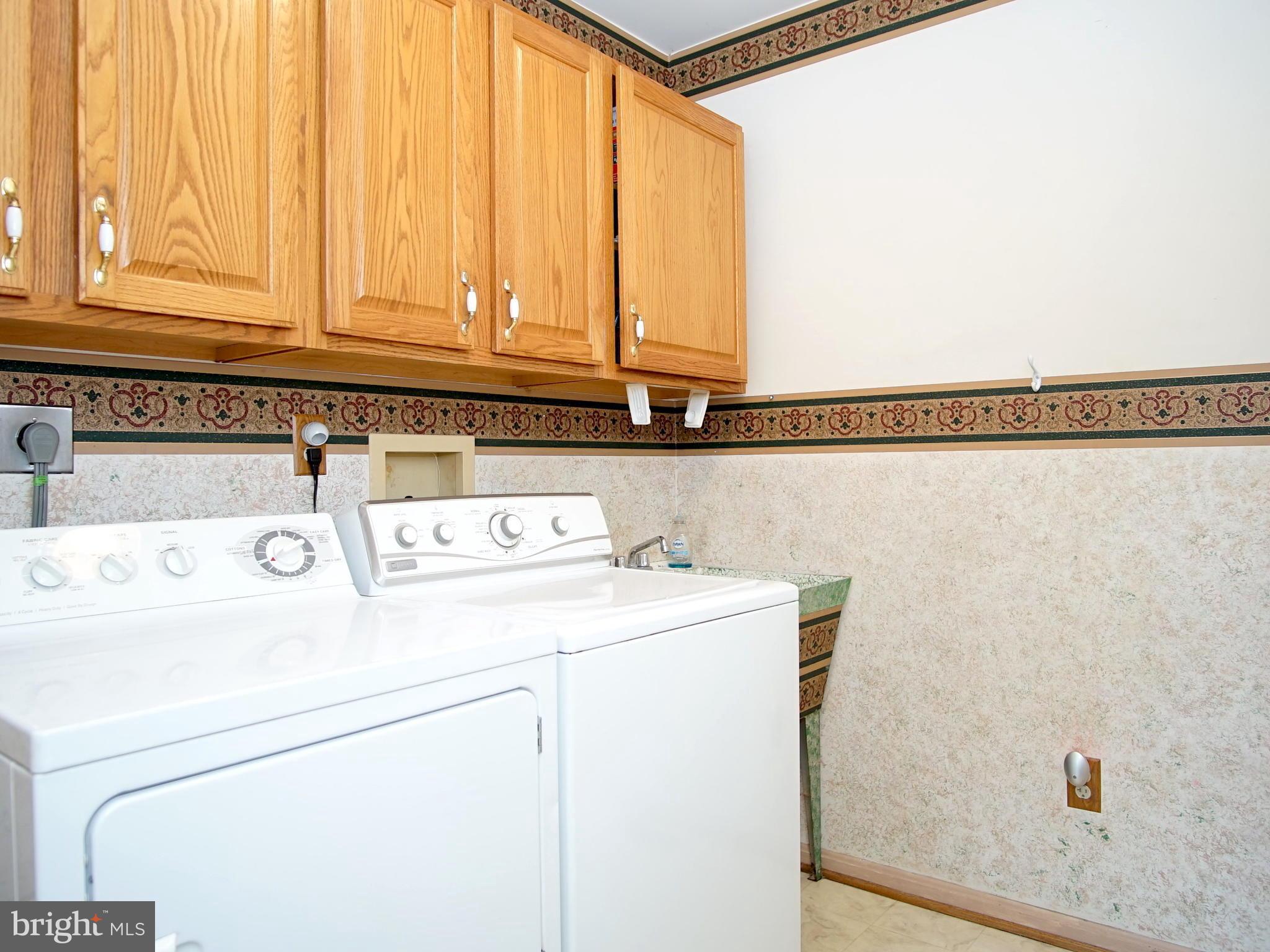 2711 Gillis Road Mount Airy, MD 21771 - Photo 12 of 25 Kitchen level laundry w/ utility sink