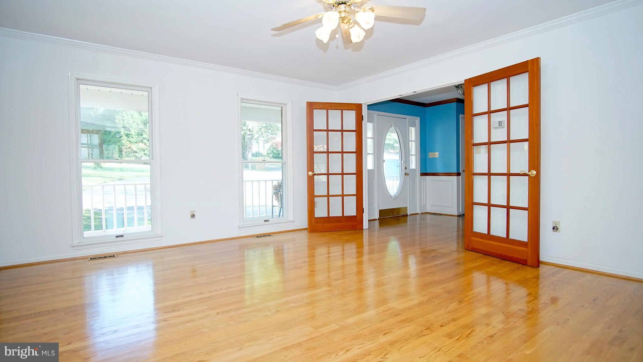 2711 Gillis Road Mount Airy, MD 21771 - Photo 6 of 25 Living Room