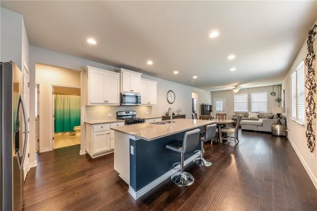 $2,095 | 138 Silktassel Way, Buda, TX 78610