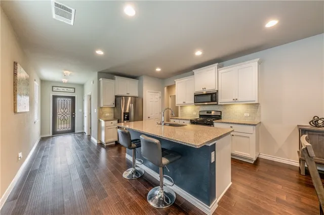 $2,095 | 138 Silktassel Way, Buda, TX 78610