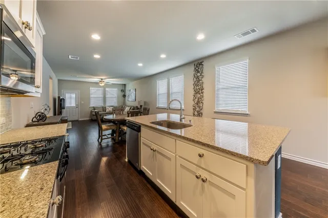 $2,095 | 138 Silktassel Way, Buda, TX 78610