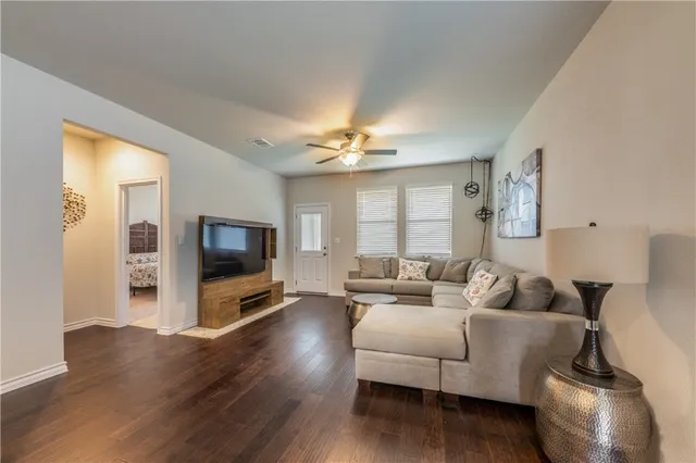 $2,095 | 138 Silktassel Way, Buda, TX 78610