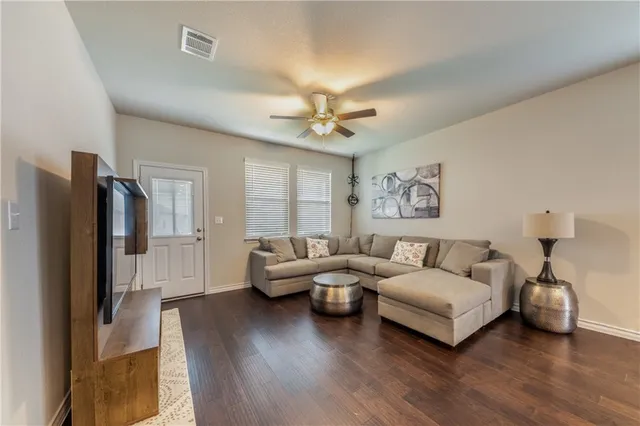 $2,095 | 138 Silktassel Way, Buda, TX 78610