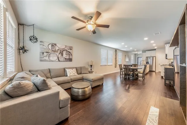 $2,095 | 138 Silktassel Way, Buda, TX 78610