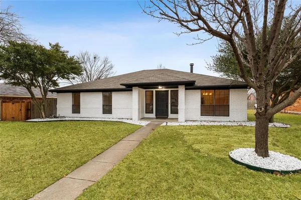 $2,800 | 924 Simon Drive, Plano, TX 75025