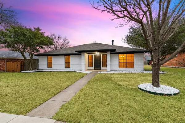 $2,800 | 924 Simon Drive, Plano, TX 75025