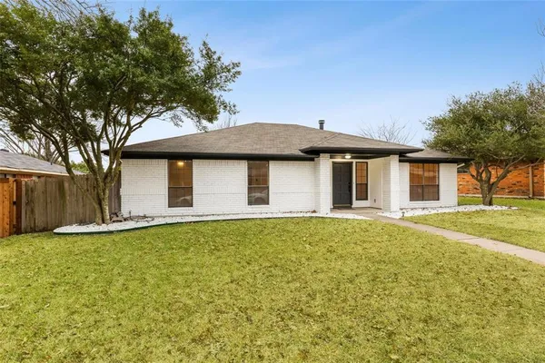 $2,800 | 924 Simon Drive, Plano, TX 75025