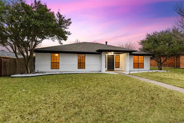 $2,800 | 924 Simon Drive, Plano, TX 75025
