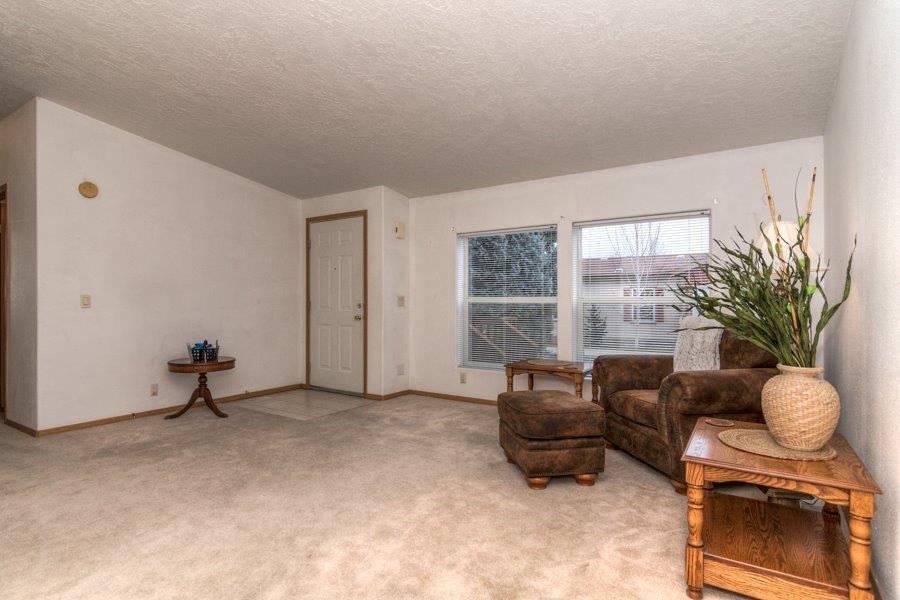 2656 Southwest Mariposa Loop Redmond, OR 97756 - Photo 2 of 28 2