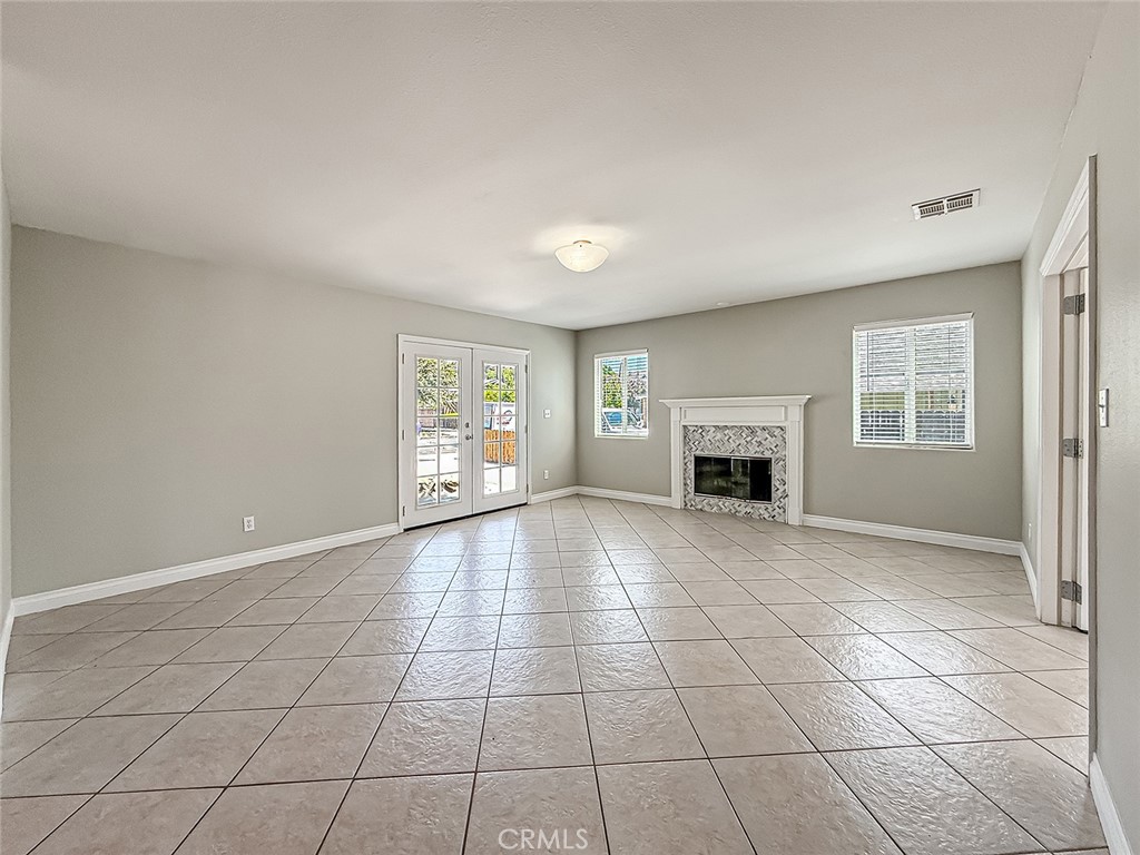 58 Charles Street Moorpark, CA 93021 - Photo 12 of 64 Living Room