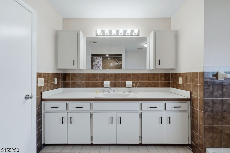 41 Florham Road Parsippany, NJ 07054 - Photo 29 of 49 Gallery Image 29