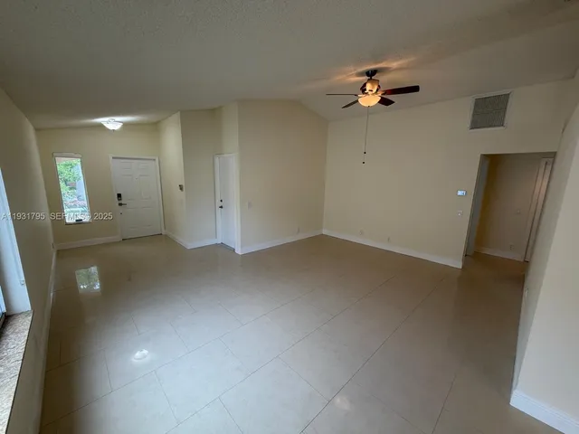 $3,850 | 1525 Estancia Circle, Weston, FL 33327