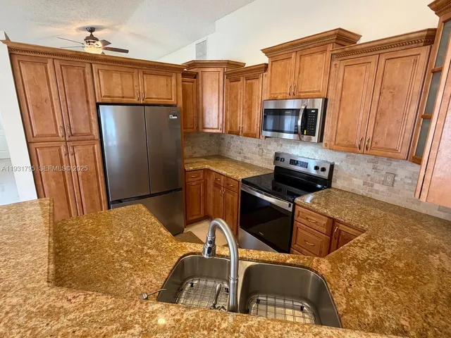 $3,850 | 1525 Estancia Circle, Weston, FL 33327