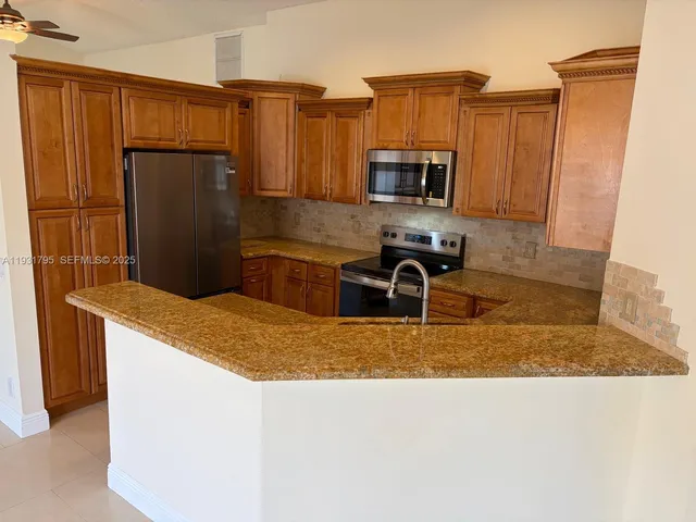 $3,850 | 1525 Estancia Circle, Weston, FL 33327