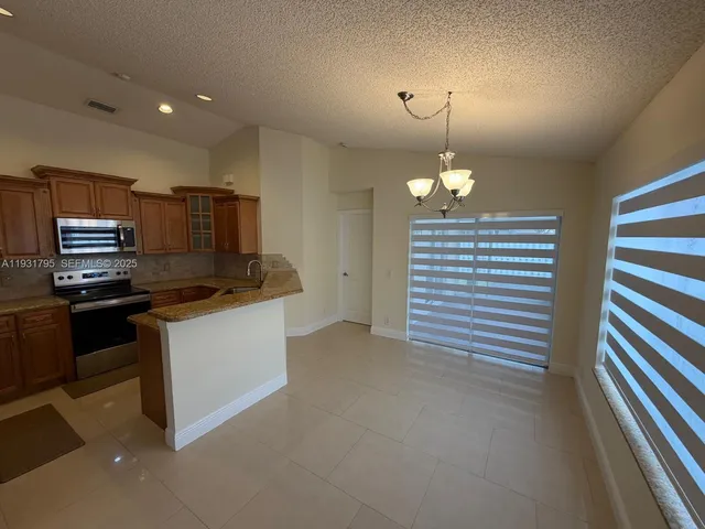 $3,850 | 1525 Estancia Circle, Weston, FL 33327