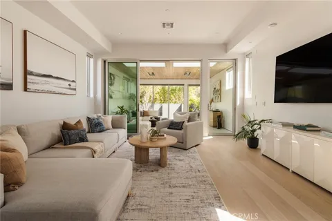 $3,300,000 | 664 Rosecrans Avenue, Manhattan Beach, CA 90266