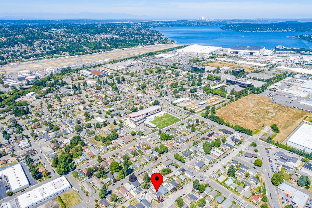 225 Factory Avenue North Renton, WA 98057 - Photo 22 of 22 view of city and mountain