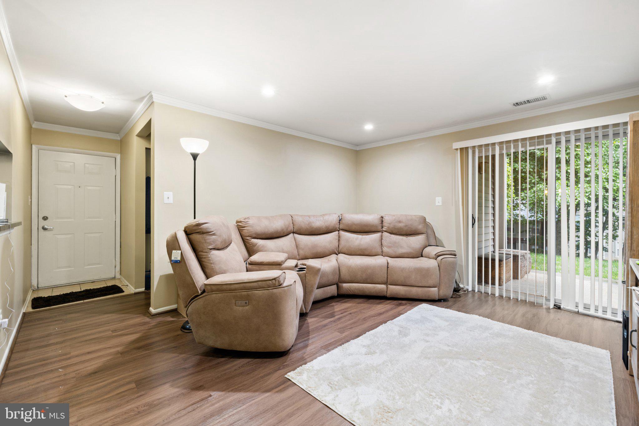 1793 Jonathan Way, Unit 1793D Reston, VA 20190 - Photo 6 of 25 Living Room