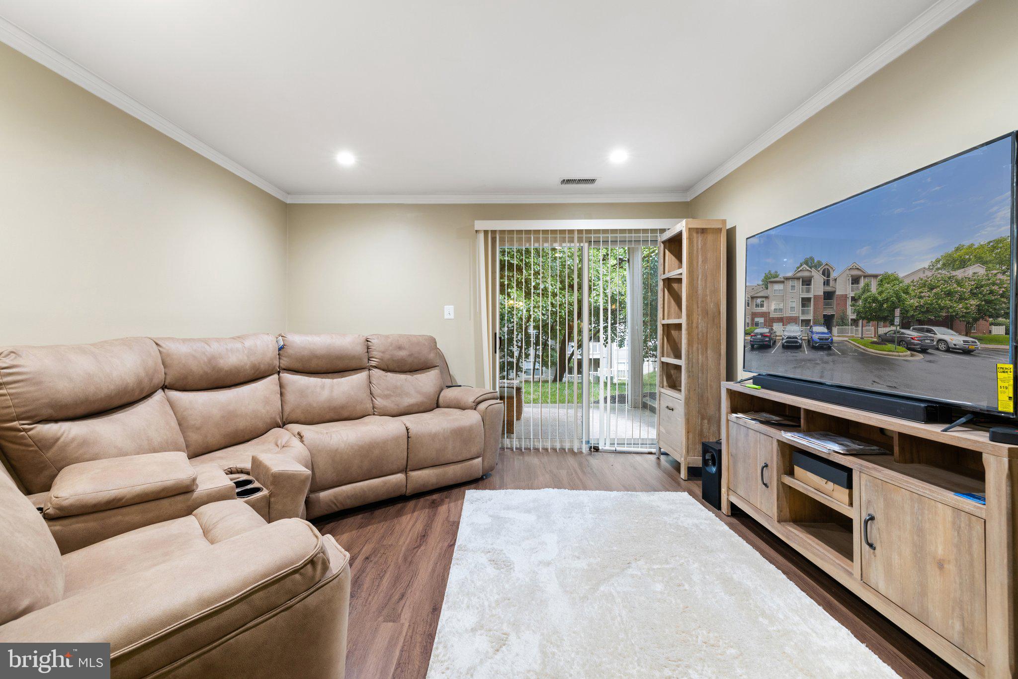 1793 Jonathan Way, Unit 1793D Reston, VA 20190 - Photo 7 of 25 Living Room