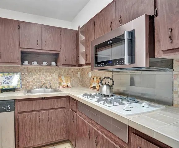 $370,000 | 1205 Mariposa Avenue, Unit 333, Coral Gables, FL 33146