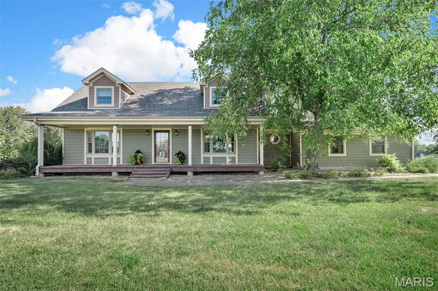 $415,000 | 28417 Meadowbrook Estates, Warrenton, MO 63383